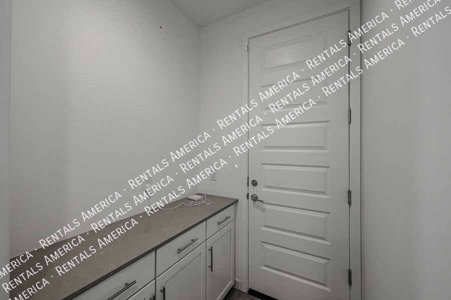 Building Photo - 12380 W Wagon Wheel Dr
