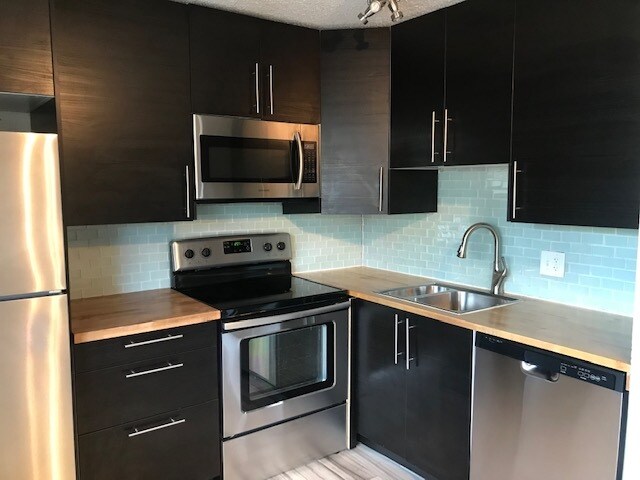 Upgraded Kitchen - 3423 Madison Ave