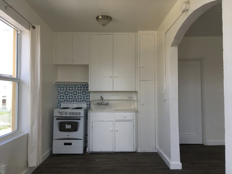 Kitchen - 240 NW 8th Ave