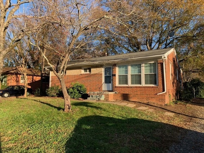 Primary Photo - Renovated 3 Bedroom across from Golden Gat...
