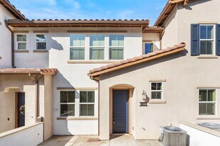 Building Photo - 1073 Delpy View Pt