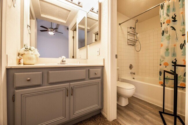 Primary Photo - Cute FURNISHED 2 Bedroom Condo FOR RENT!