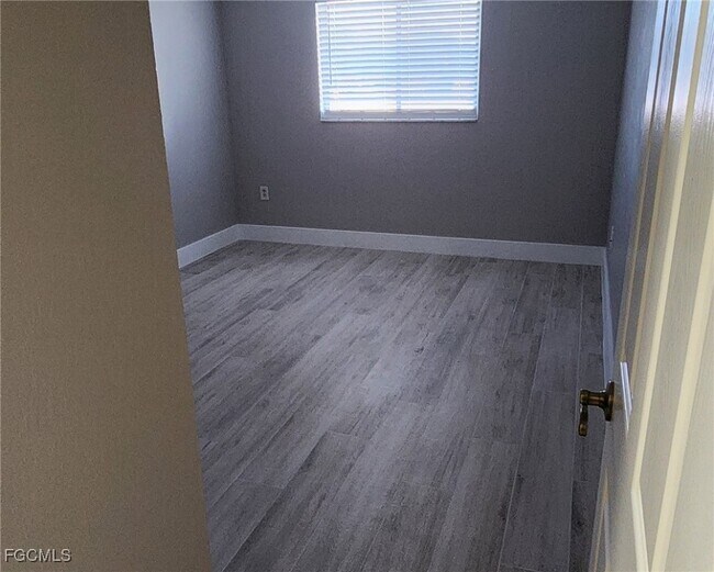 Building Photo - 723 SE 10th St