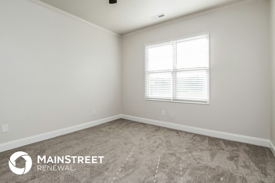 Building Photo - 187 Day Lily St