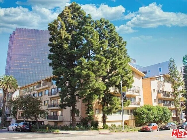 Building Photo - 1154 S Barrington Ave