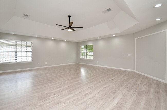 Building Photo - 22018 Grand Forks Dr