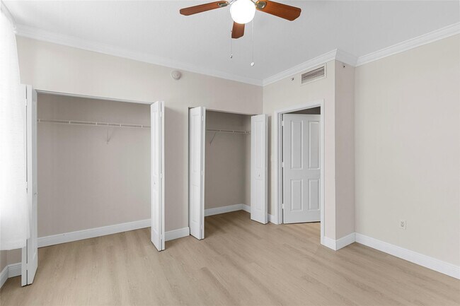 Building Photo - 511 SE 5 Ave