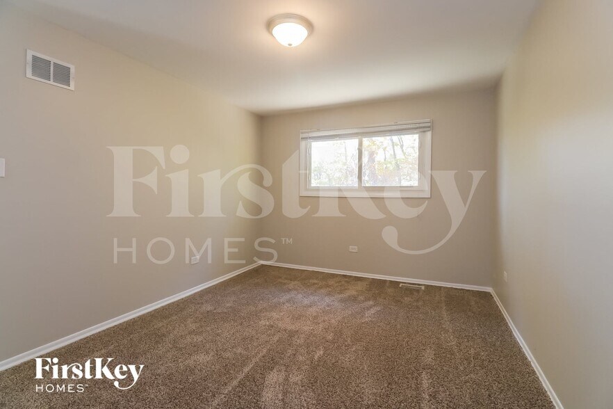 Building Photo - 624 Hickok Ave