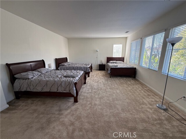 Building Photo - 3 Hollinwood