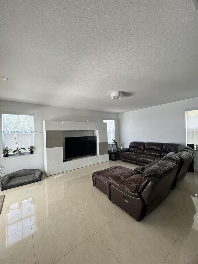 Building Photo - 11161 NW 77th Terrace