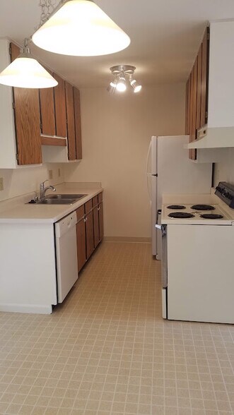 Building Photo - 5586 Guilford Rd