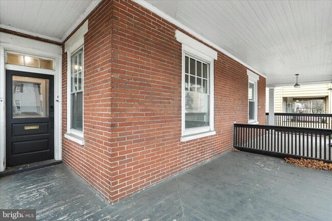 Building Photo - 1052 Edgar Ave