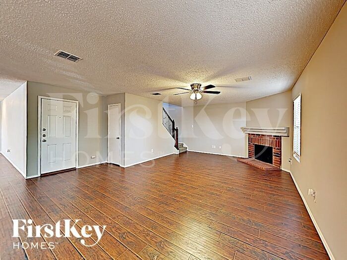 Building Photo - 1001 Mazourka Dr