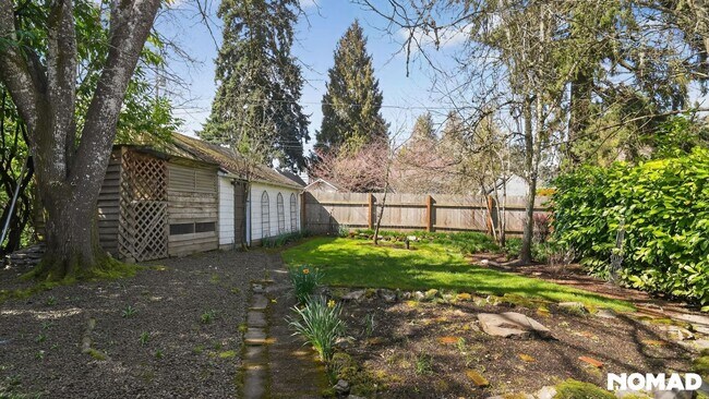 Building Photo - Charming 2BR House in Engelwood