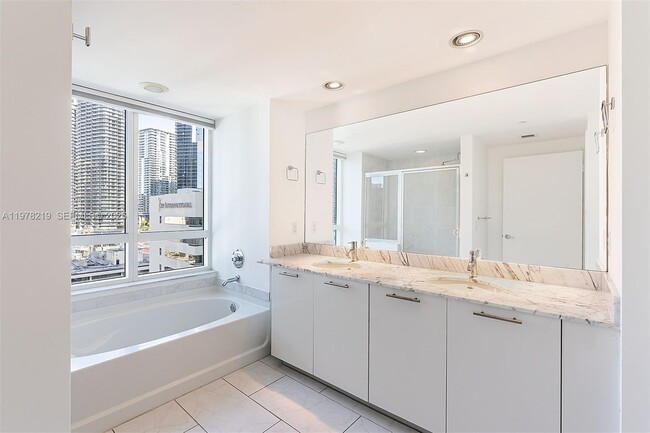 Building Photo - 951 Brickell Ave