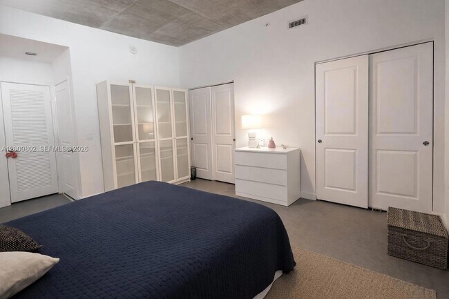 Building Photo - 300 S Australian Ave