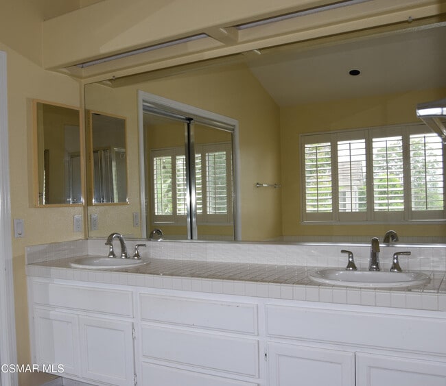 Building Photo - 2324 Solway Ct