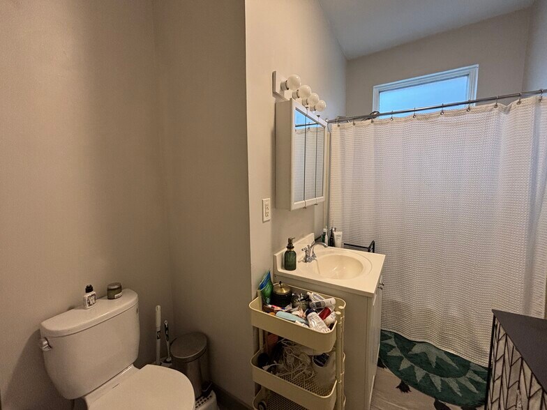 Building Photo - 17 Stearns Rd