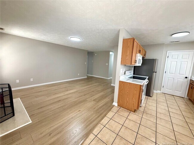 Building Photo - 604 Raven Pl