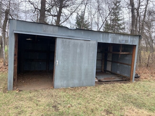 Building Photo - 3 Bedroom on Gull River