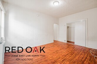 Building Photo - 302 Alexandria Ave