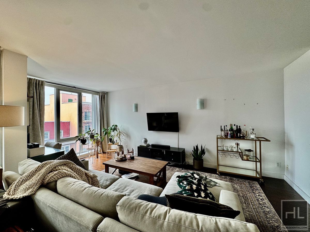 Building Photo - 37 STREET