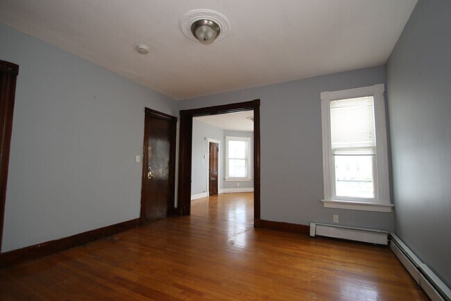 Building Photo - 198 Blatchley Ave