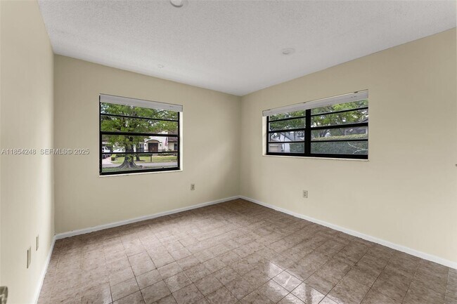 Building Photo - 9130 SW 101st Ave