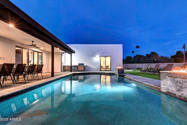 Building Photo - 6401 E Larkspur Dr