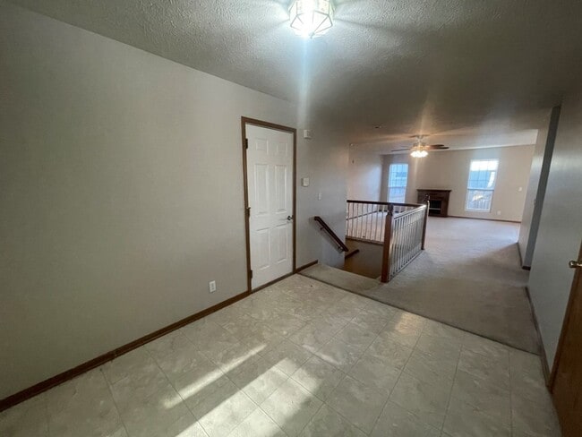 Building Photo - Home For Rent Bellevue.