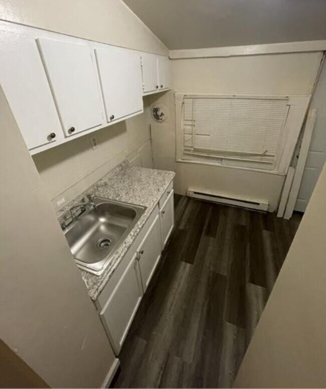 Building Photo - 2 Bedroom House for Rent