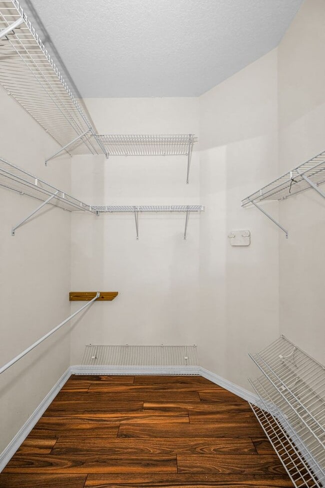 Building Photo - Beautifully Updated Villa