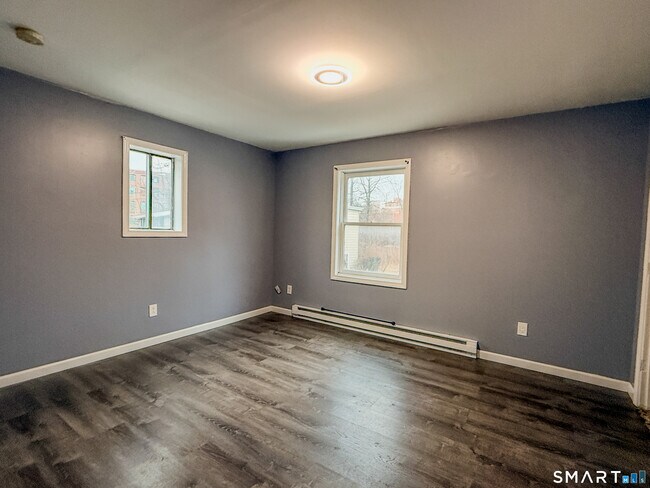 Building Photo - 51 River St