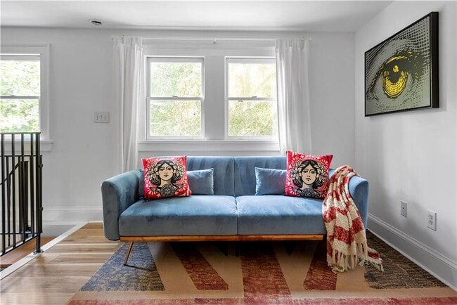 Building Photo - 720 Mollie St SE