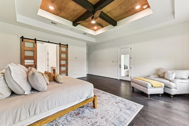 Building Photo - 1104 Scenic Oaks Dr