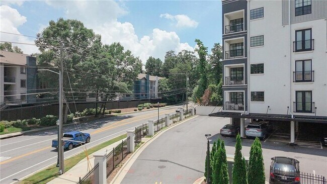 Building Photo - 6890 Peachtree Dunwoody Rd