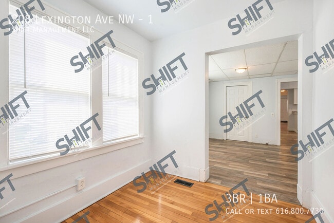 Building Photo - 208 Lexington Ave NW