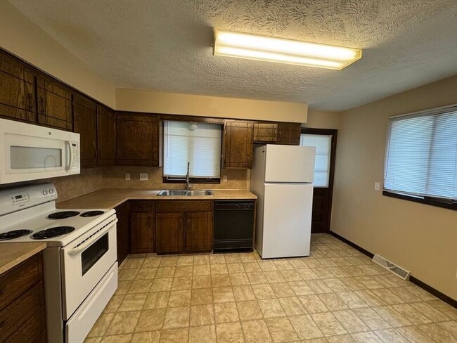 Building Photo - 5134 Poppleton Ave