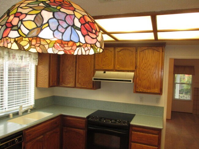 Building Photo - Woodcreek Oaks area home.