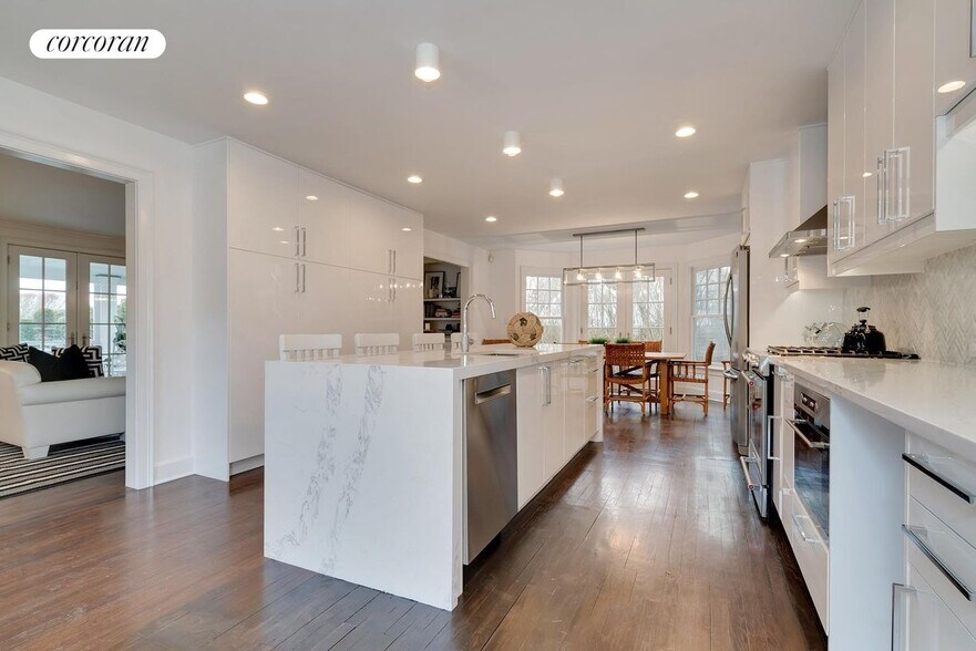 Building Photo - 45 Masefield Close