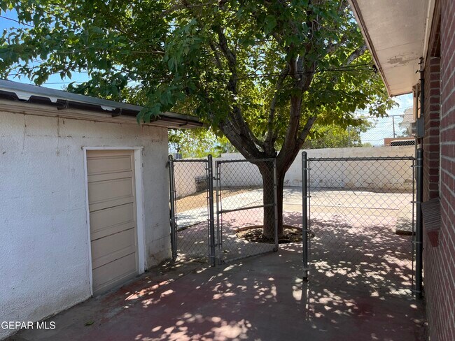 Building Photo - 7952 Monterrey Dr
