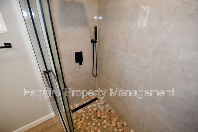 Building Photo - 3621 Miramar Way