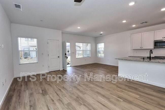 Building Photo - 4256 Aura Way