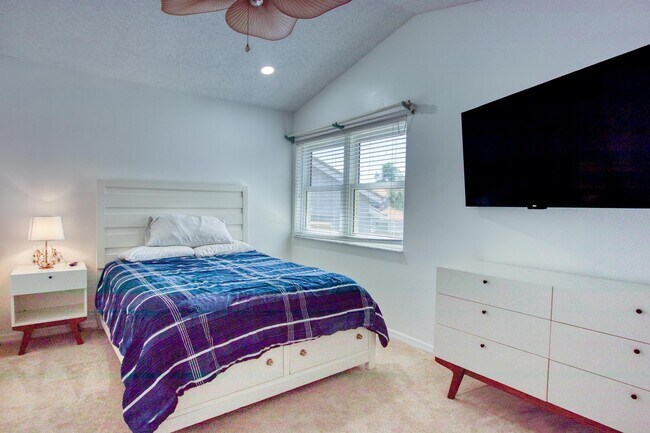 Building Photo - 10341 Buena Ventura Dr