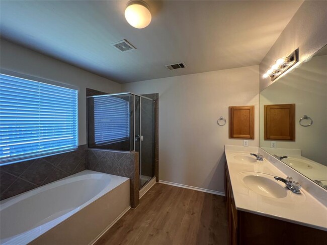 Building Photo - 1108 Reagan Wells Dr