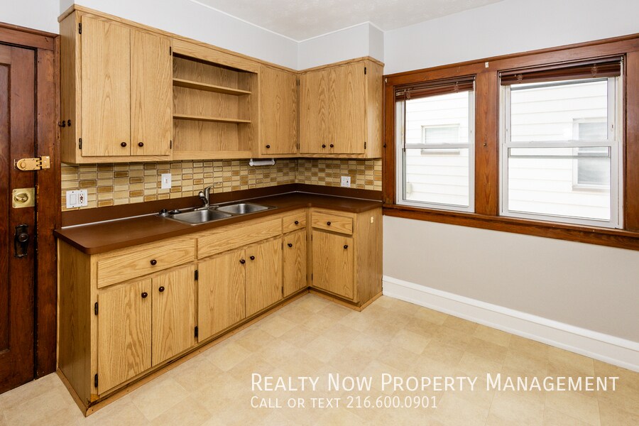 Building Photo - 3765 W 134th St