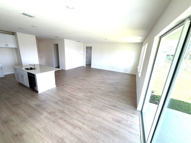 Building Photo - 322 Bracer Way