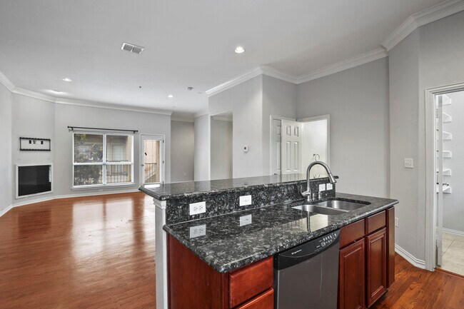 Building Photo - 3119 Cedarplaza Ln