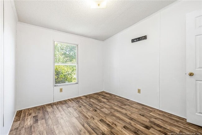 Building Photo - 105 Valley Forge Way N