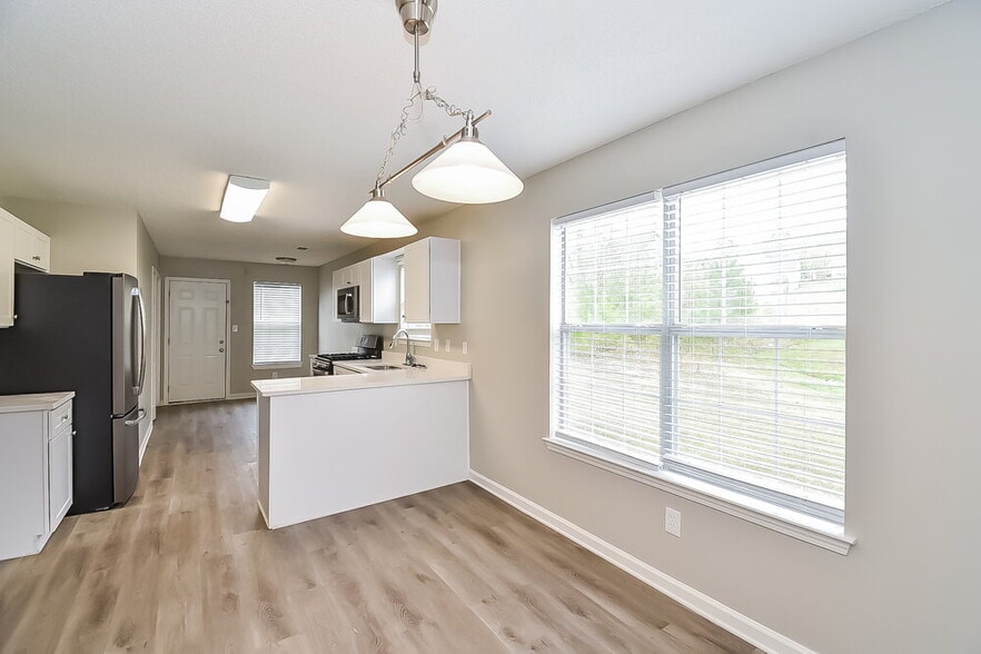Building Photo - 1376 Camrose Ct